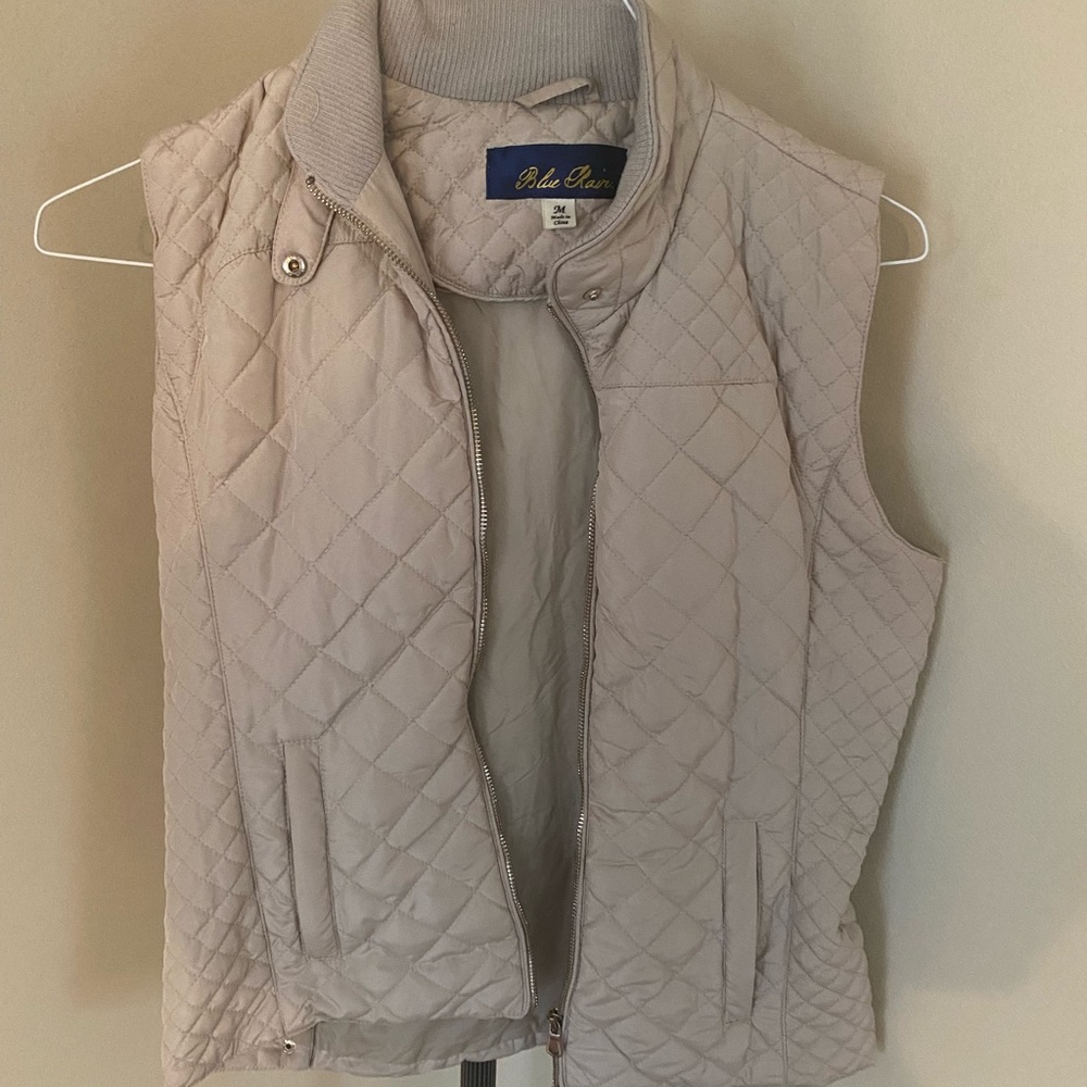 Tan/beige size medium vest! Only worn once